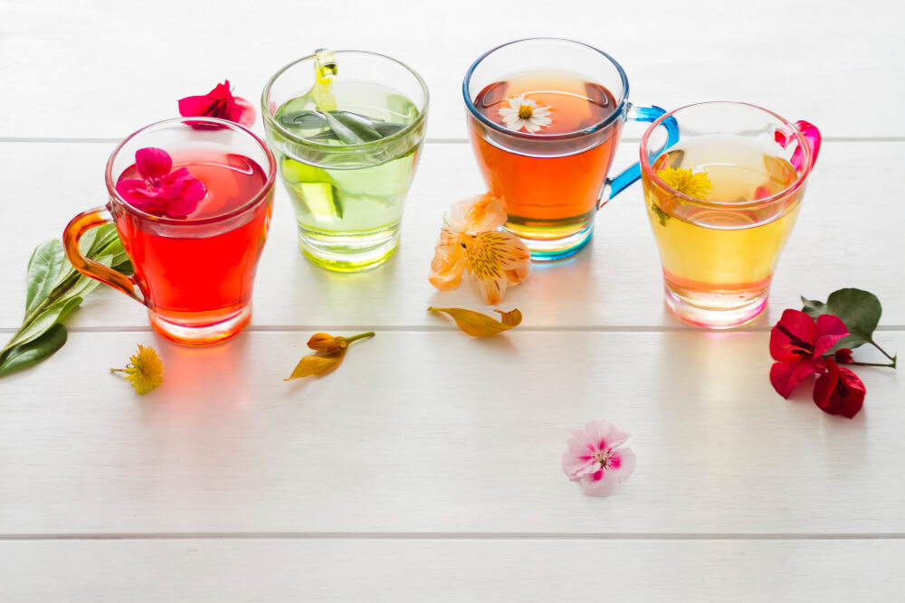 Tee Cocktails und Mocktails